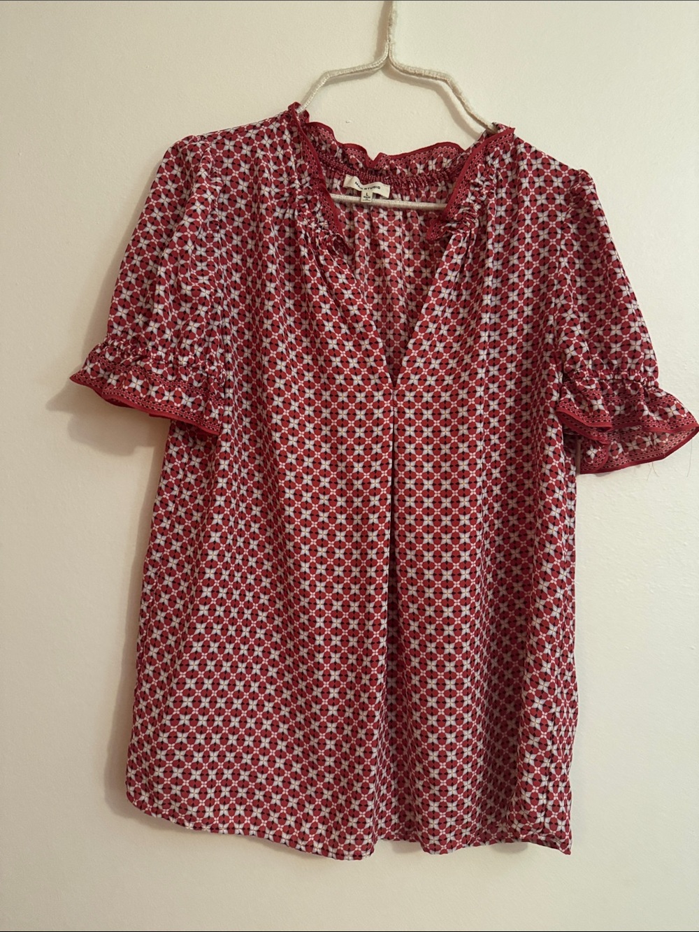 Max Studio Red Geometric V-Neck Short Sleeve Blouse